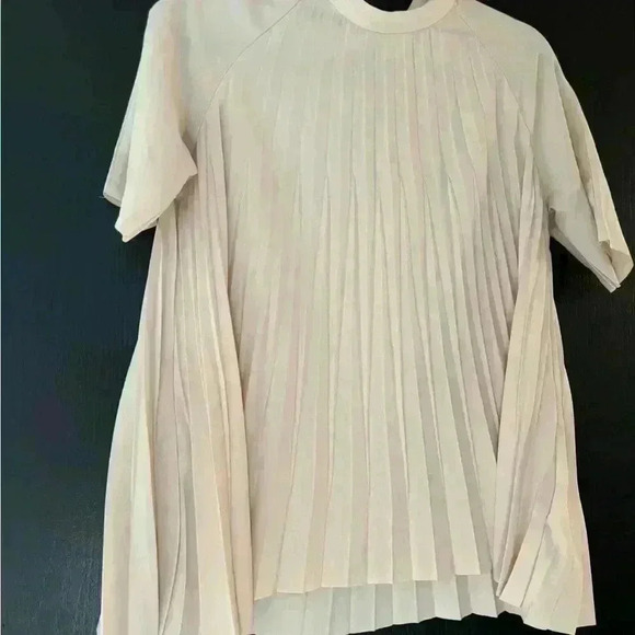 Beautiful flowy woman’s blouse - Picture 2 of 8